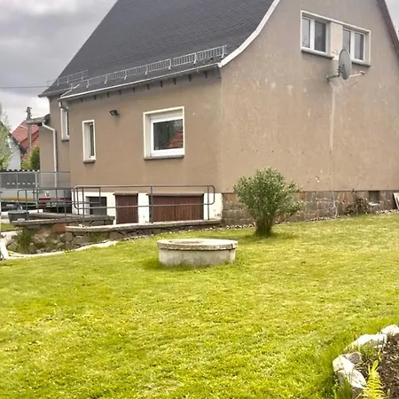 In Glauchau, Garten, Grillmoeglichkeit, Privatparkplatz, Kaffeevollautomat, Wlan, Netflix 글라우하우