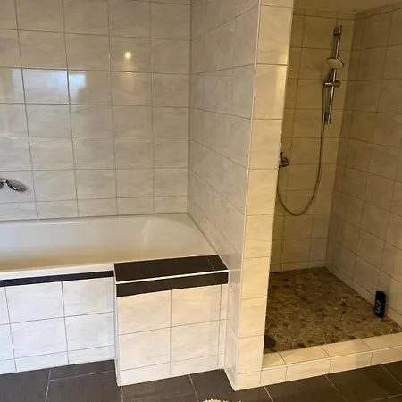 Vakantiehuis In Glauchau, Garten, Grillmoeglichkeit, Privatparkplatz, Kaffeevollautomat, Wlan, Netflix